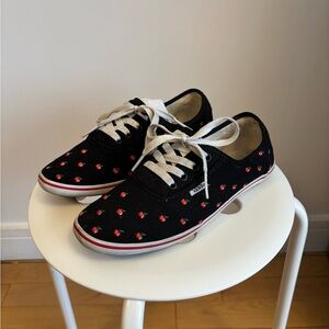 Vans Women's Cedar Black Red Apple Sneakers Size US8